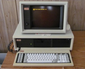 Računalnik Compaq Deskpro 386 je predstavljal prvo tehnološko spremembo v svetu osebnih računalnikov, ki je ni začel IBM. Veliki modri je računalnik s procesorjem 386 predstavil šele sedem mesecev pozneje.